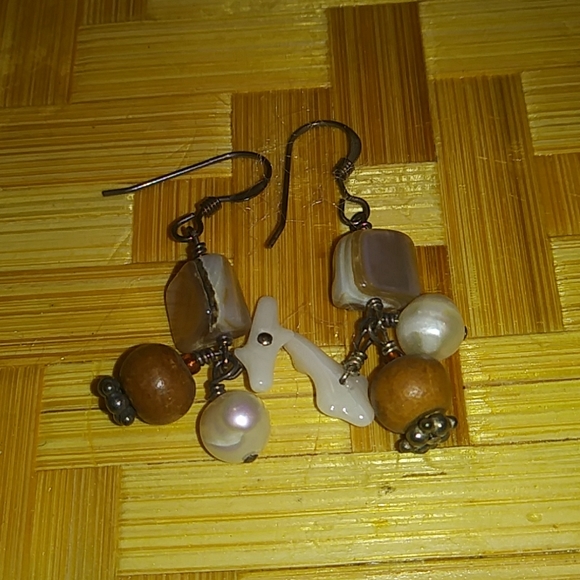 Handcrafted Pearl and Mother of Pearl Set - Picture 4 of 6